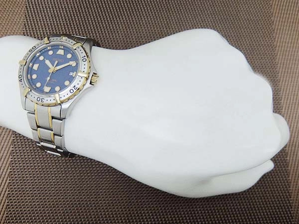 Seiko SCUBA 200M 7N35-6060 Quartz Blue Dial SS Two-Tone Diver