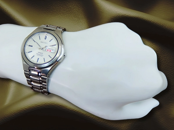 【美品/稼働】SEIKO ドルチェ 8F33-0030 腕時計 パーペチュアル SEIKO Dolce 8F33-0030 Titanium Perpetual Calendar Watch Silver