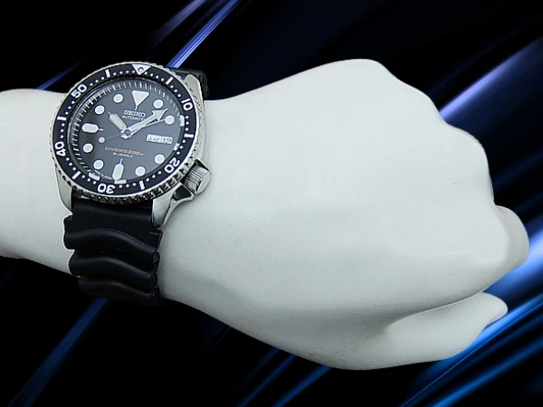 SEIKO SKX007J1 Diver's 200m Automatic Black Dial Rubber Strap